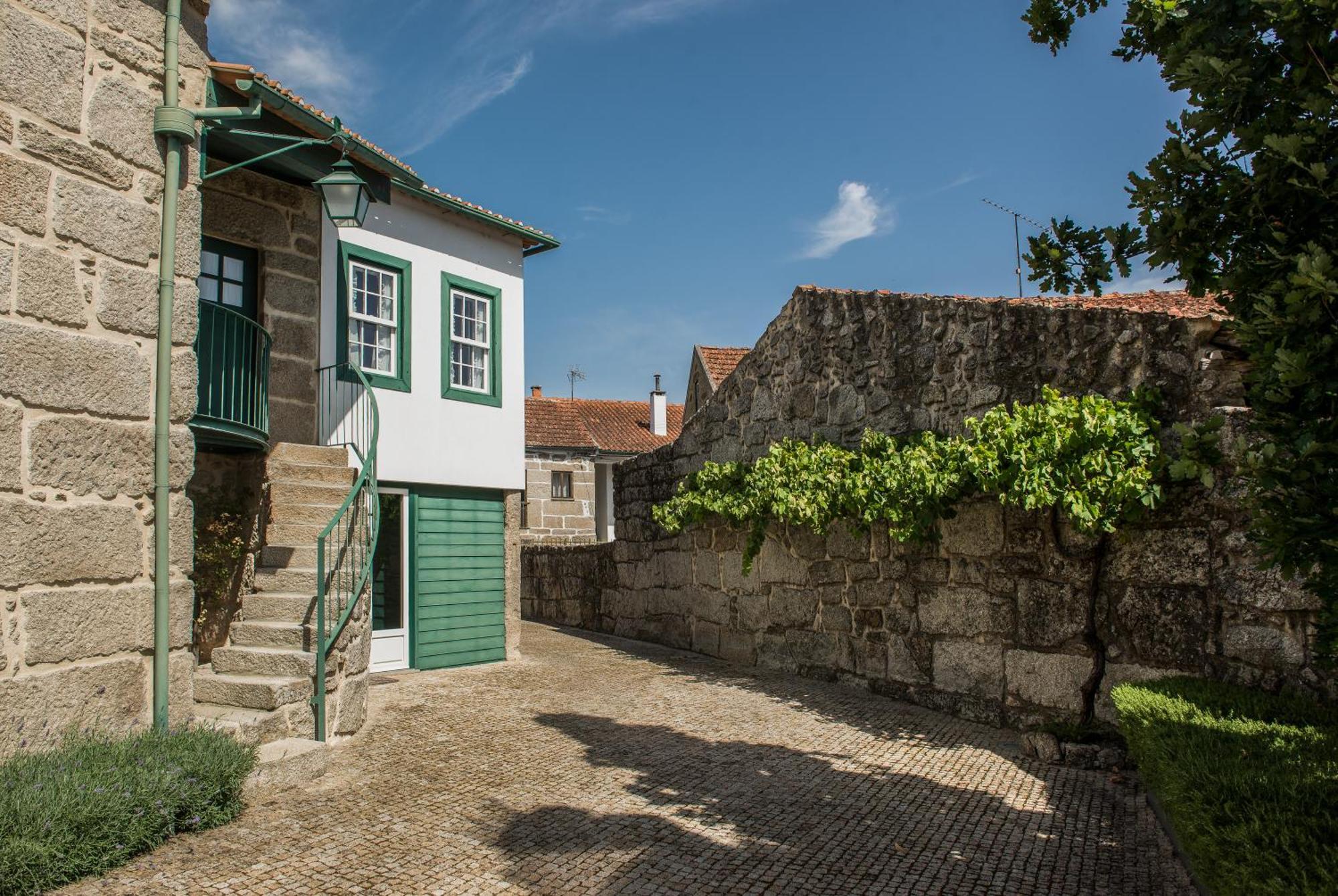 Hotel Casas Do Lupo Nelas Exterior foto